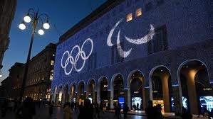 詹姆斯压哨绝杀步行者，尽显英雄本色！詹黑：这是补考，损失投篮肯定不进，詹姆斯落后比分绝杀就没中过？？